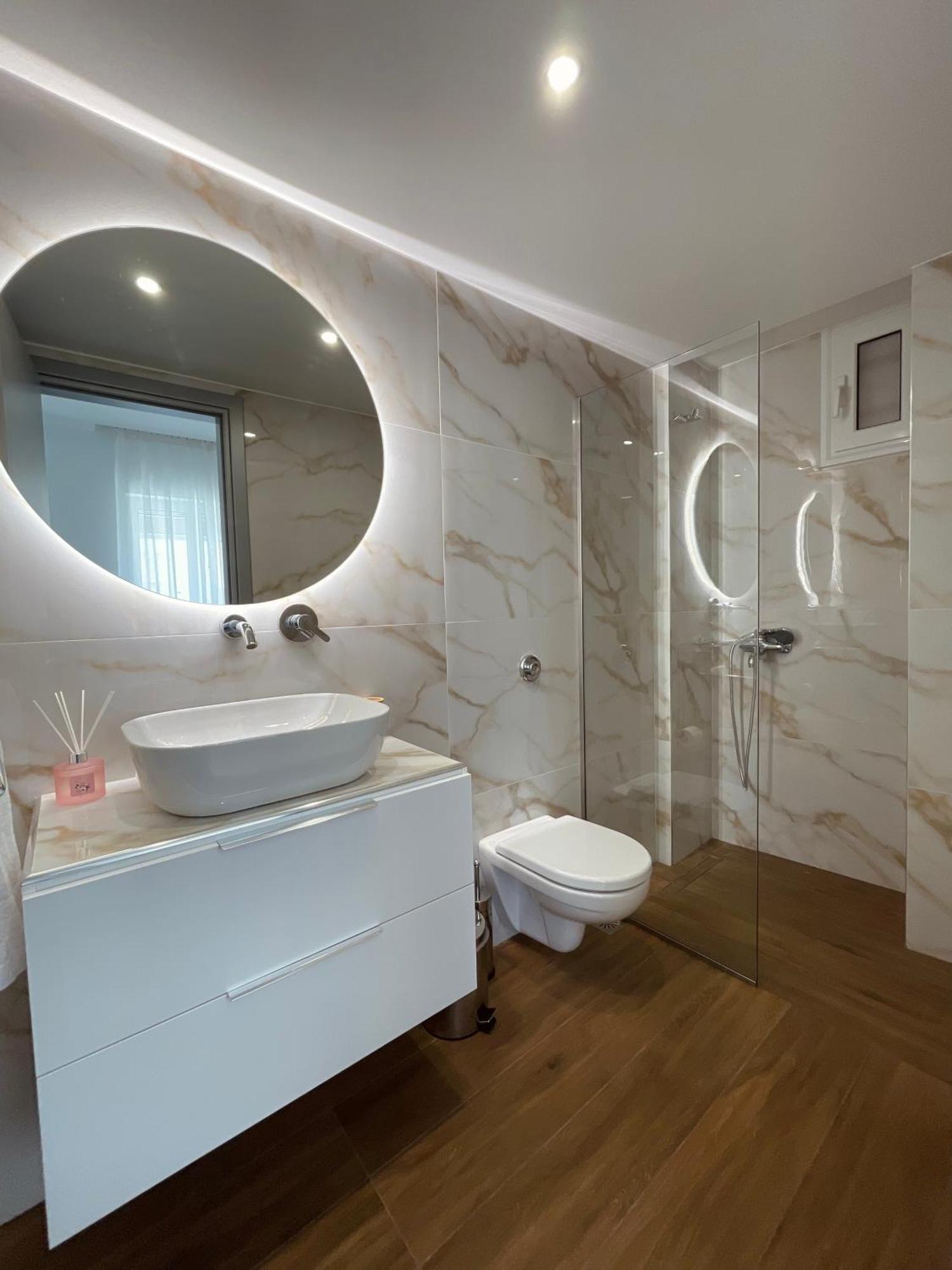 Kyma Luxury Suite Kiáton Exteriör bild
