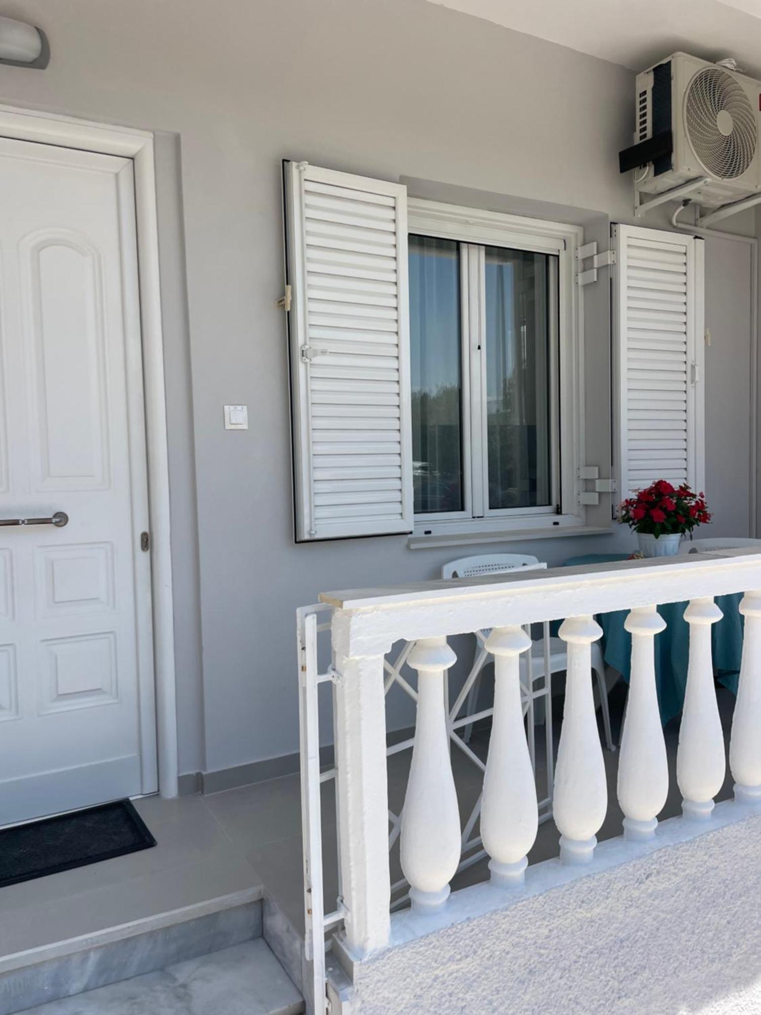 Kyma Luxury Suite Kiáton Exteriör bild