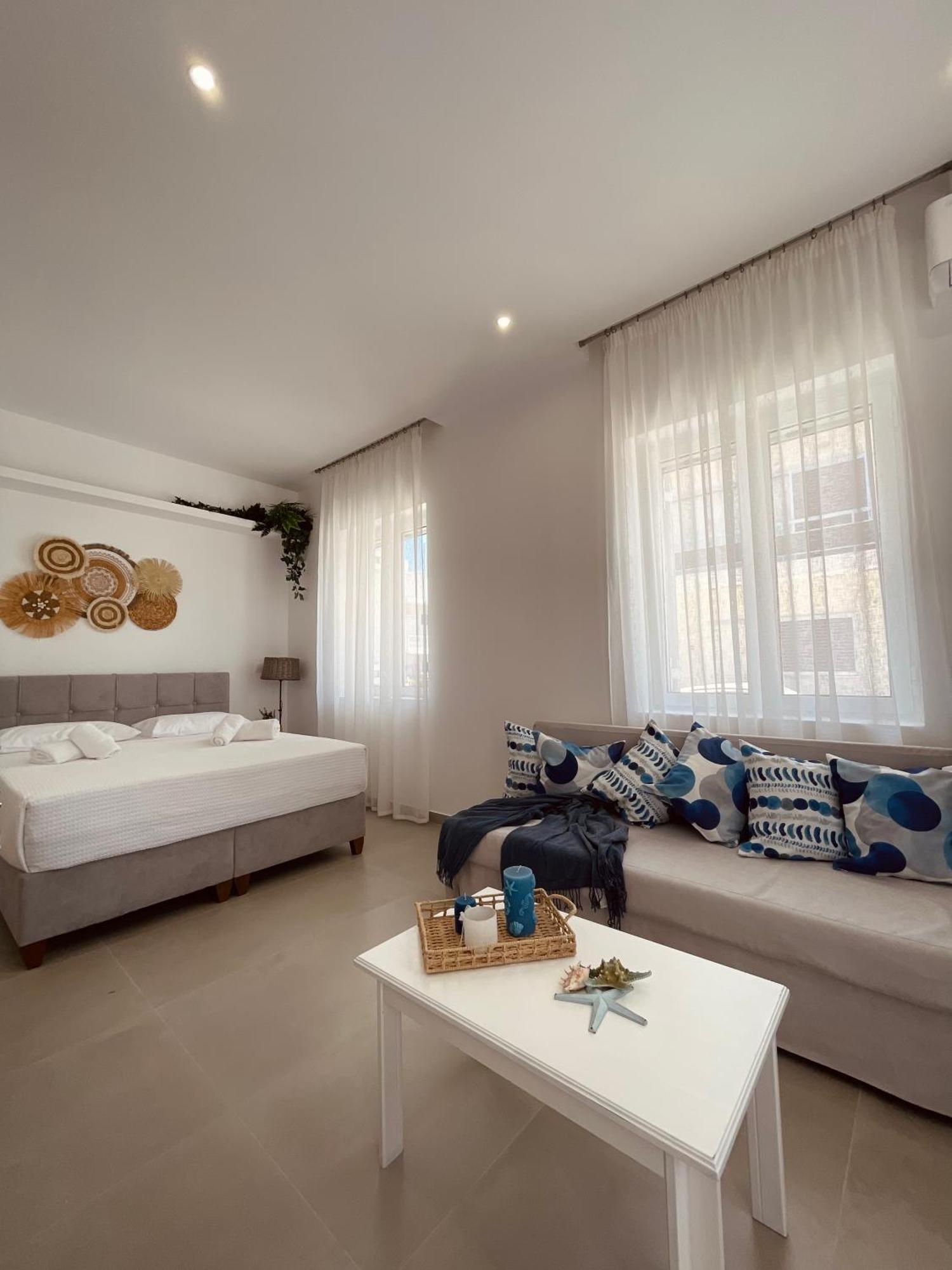 Kyma Luxury Suite Kiáton Exteriör bild