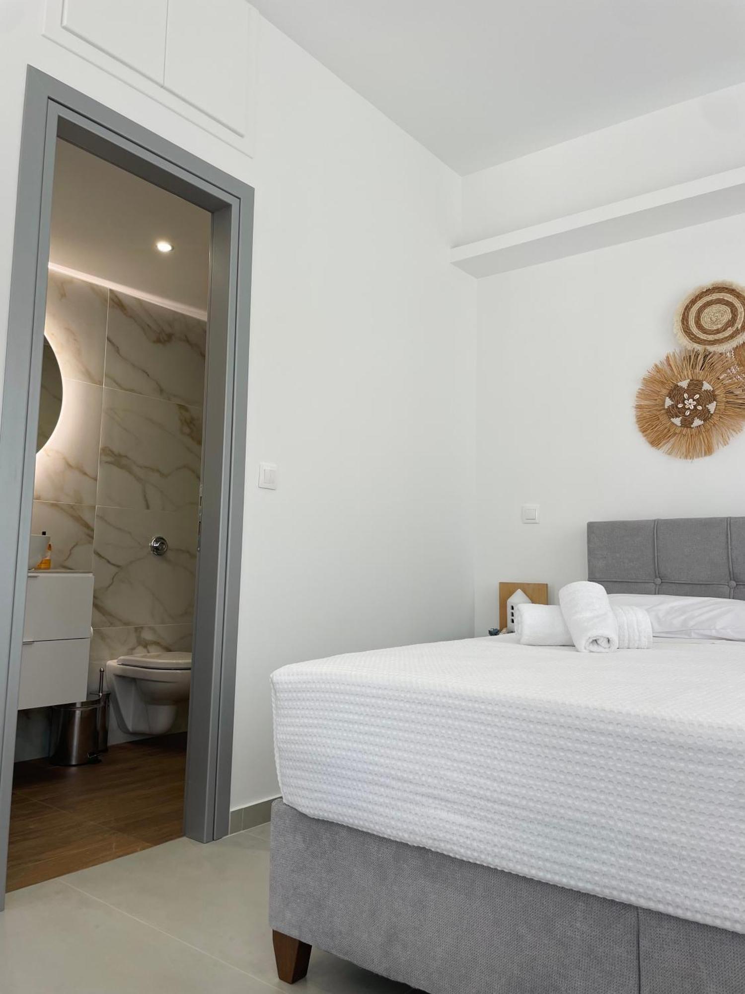 Kyma Luxury Suite Kiáton Exteriör bild