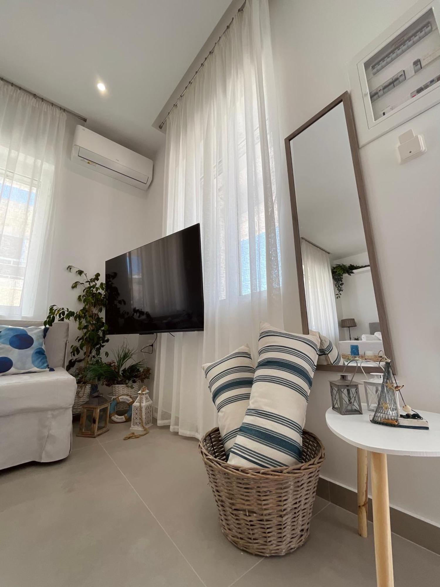 Kyma Luxury Suite Kiáton Exteriör bild