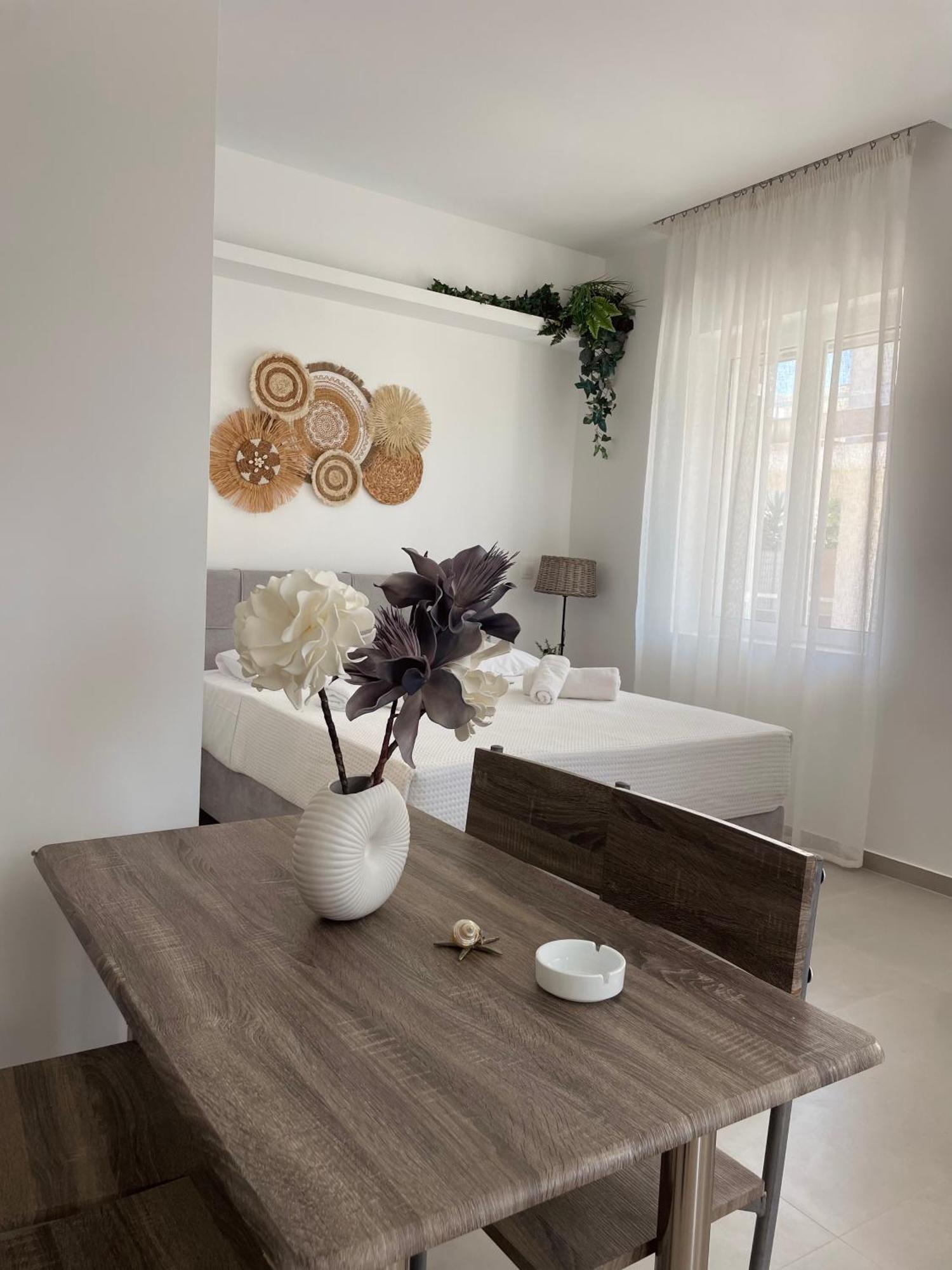 Kyma Luxury Suite Kiáton Exteriör bild
